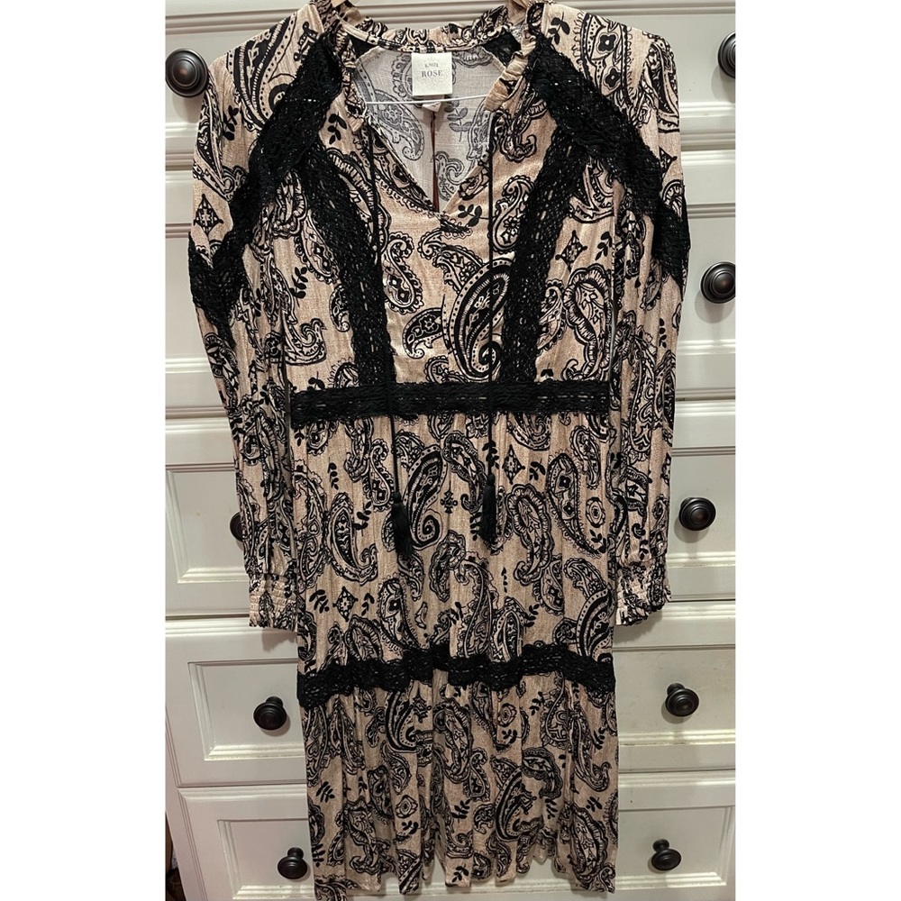 Knox Rose Long sleeve paisley midi dress.